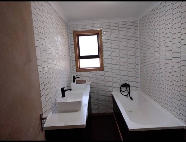 4 BEDROOM HOUSE FOR SALE IN AIRFIELD